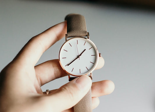 Reloj Analógico Minimalista Correa Cuero